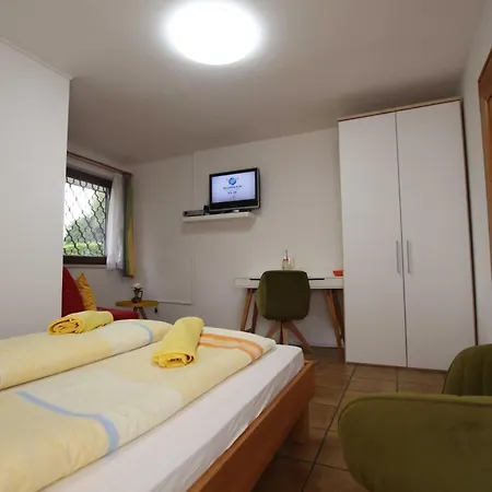 Wessely Am Golfplatz Lans Apartament