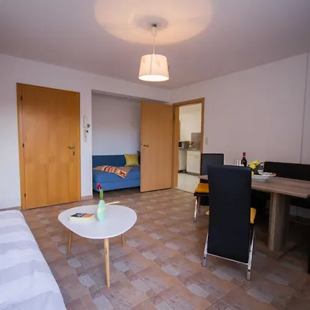 Wessely Am Golfplatz Lans Apartament